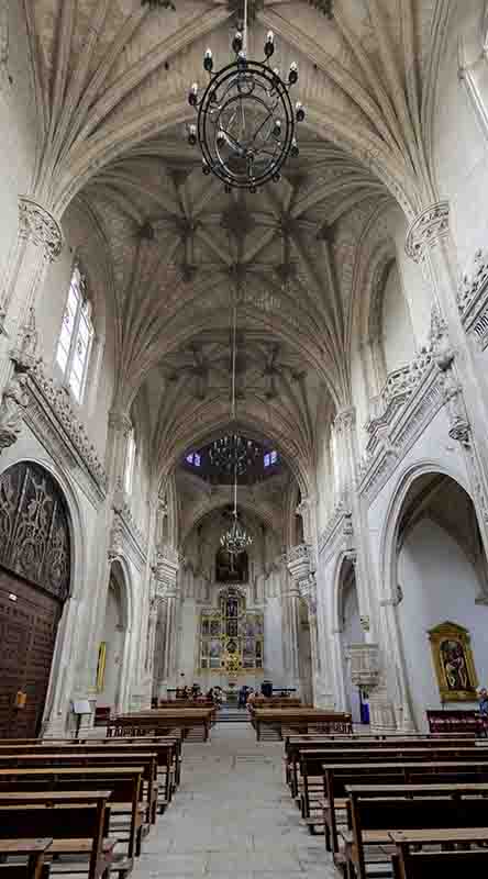 Toledo 077 - monasterio San Juan de los Reyes - iglesia.jpg